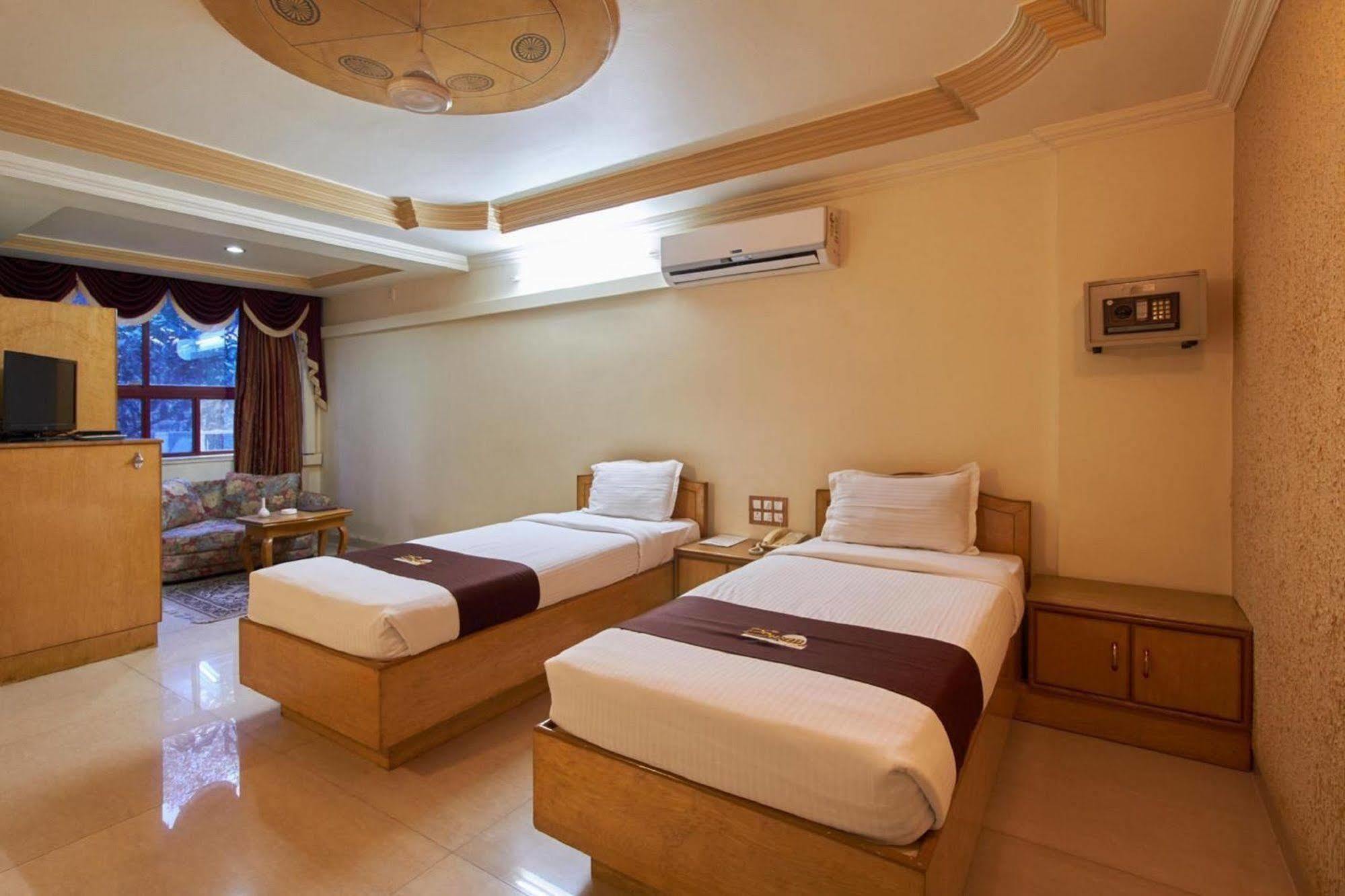 Hotel Swan Inn Pune Extérieur photo